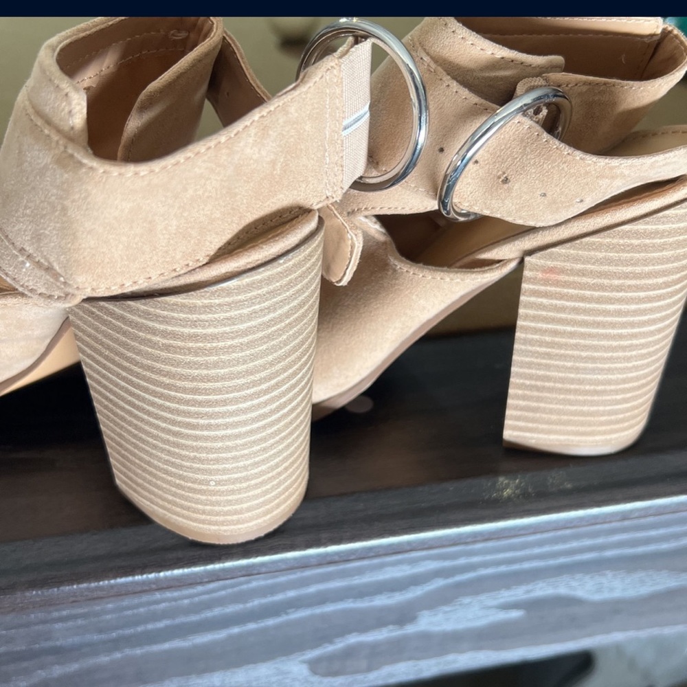 Heels - Picture 3 of 3